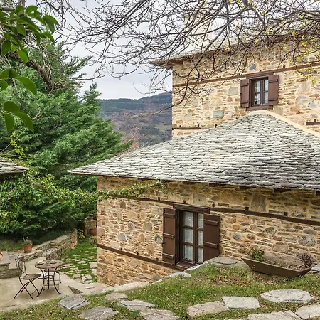 بيت ضيافة Iliopetra 4*